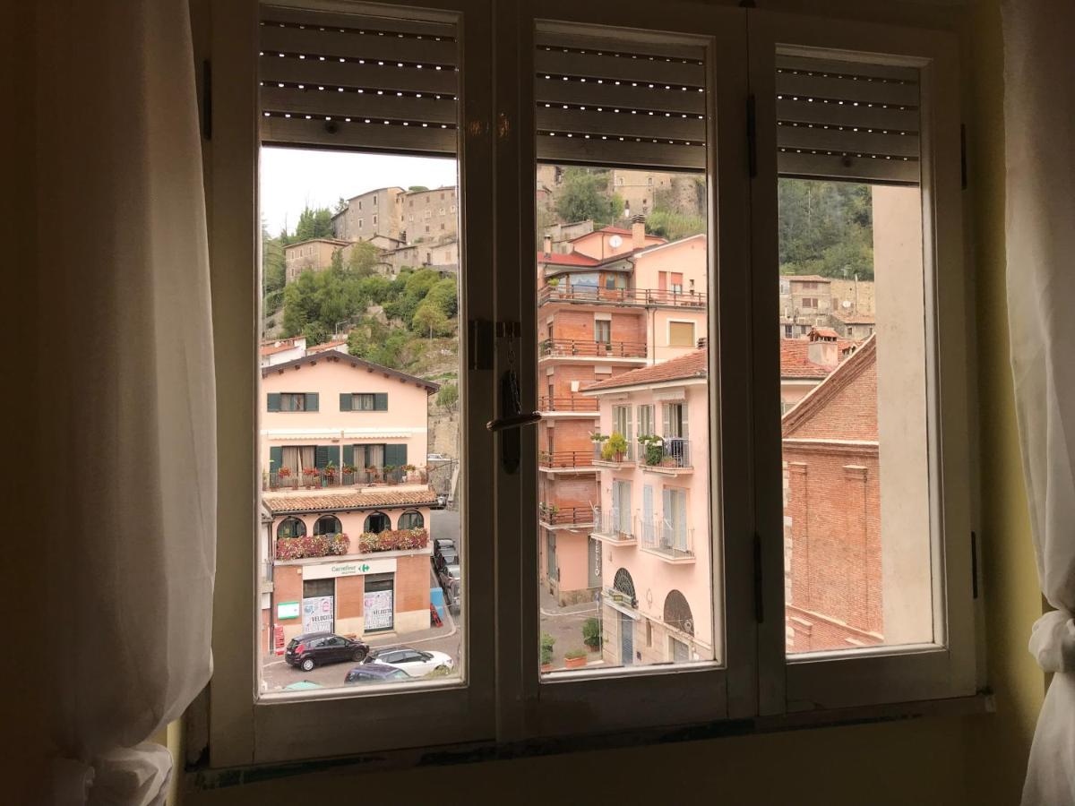 Al Campanile Centro Storico Ampio Luminoso E Panoramico Appartamento Trilocale Carsoli Esterno foto