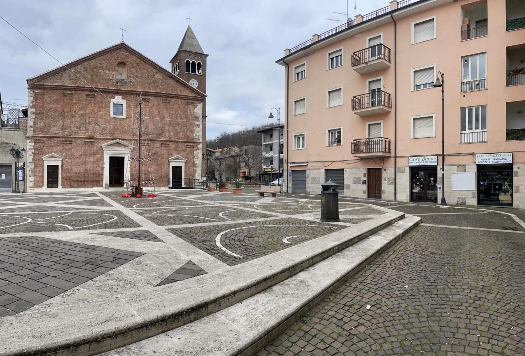 Al Campanile Centro Storico Ampio Luminoso E Panoramico Appartamento Trilocale Carsoli Esterno foto