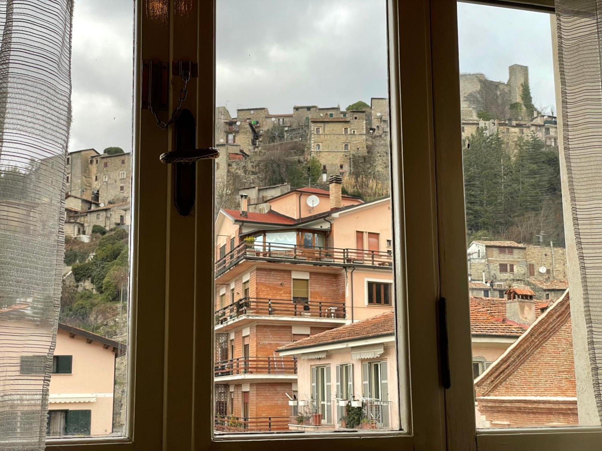 Al Campanile Centro Storico Ampio Luminoso E Panoramico Appartamento Trilocale Carsoli Esterno foto
