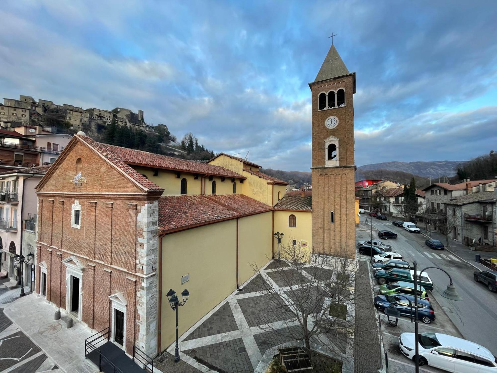 Al Campanile Centro Storico Ampio Luminoso E Panoramico Appartamento Trilocale Carsoli Esterno foto