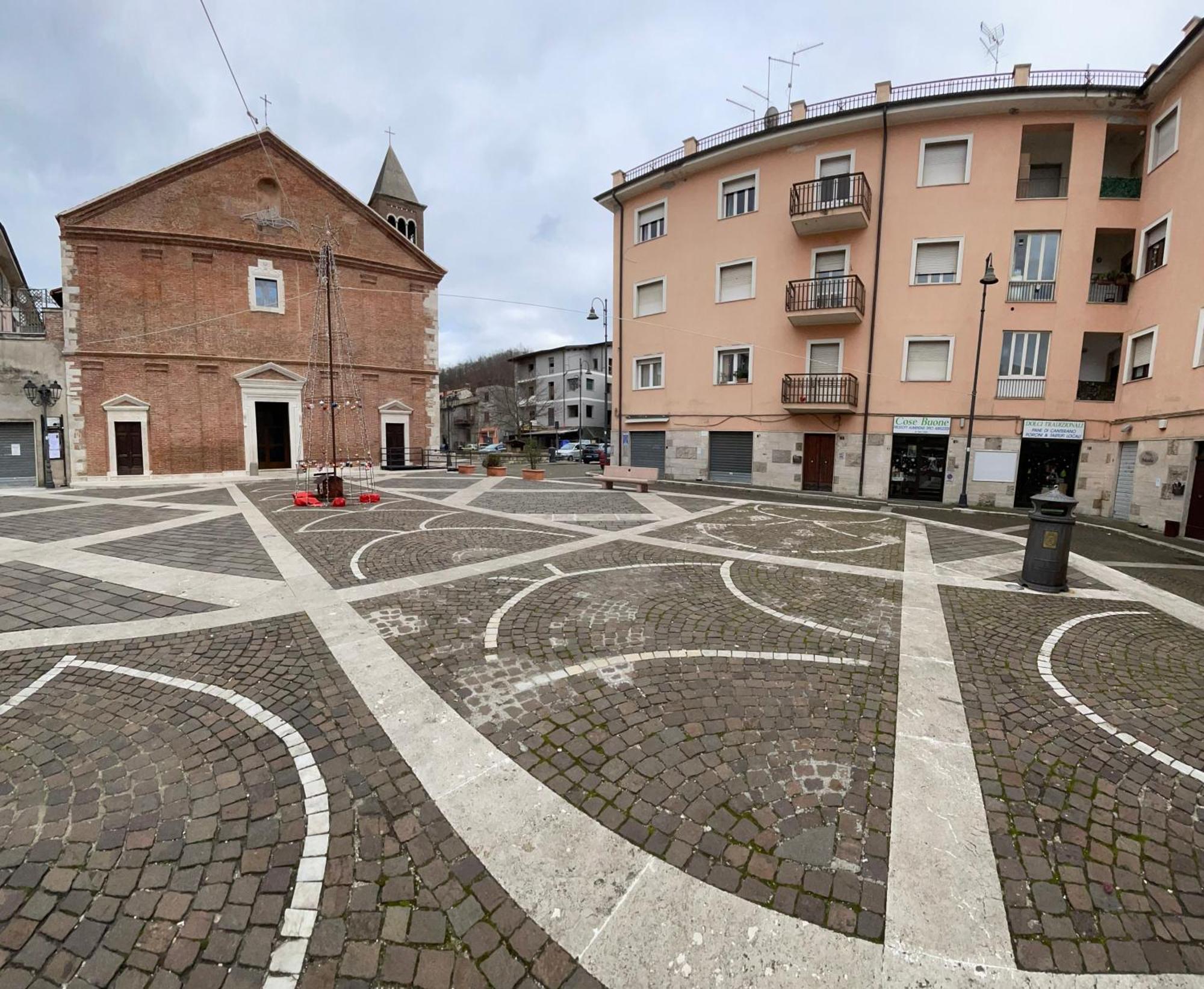 Al Campanile Centro Storico Ampio Luminoso E Panoramico Appartamento Trilocale Carsoli Esterno foto